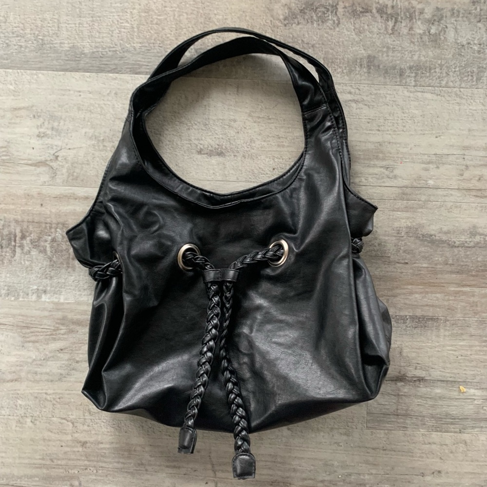 Le Chateau Shoulder Bag